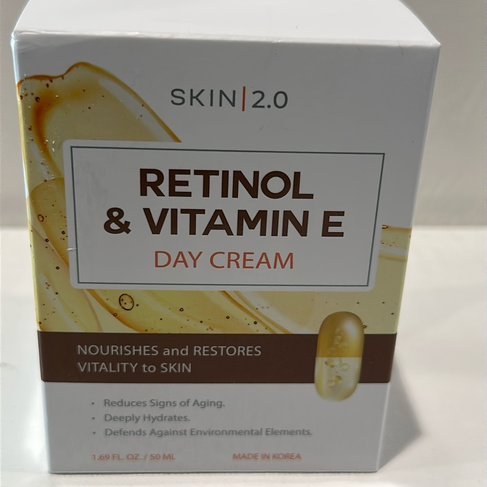 Skin 2.0 Retinol & Vitamin E Day Cream.